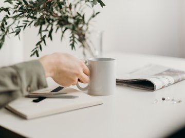 中國投資者赴港美開戶實(shí)操指南：關(guān)鍵因素與政策紅利