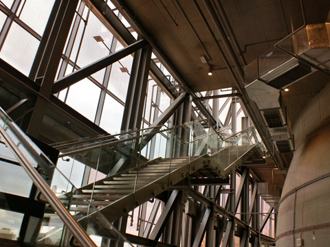 恒生銀行與匯豐銀行關(guān)系怎么樣？哪個(gè)比較好？