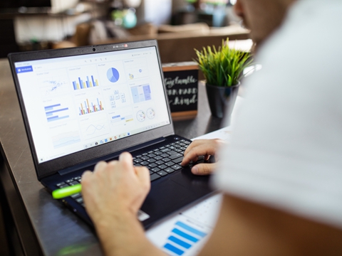 迪拜自貿(mào)區(qū)與內(nèi)陸公司的本質(zhì)區(qū)別解析 迪拜自貿(mào)區(qū)與內(nèi)陸公司的本質(zhì)區(qū)別解析