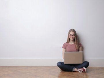 美國(guó)對(duì)伊朗貿(mào)易伙伴加征25%關(guān)稅，中國(guó)成首要目標(biāo)